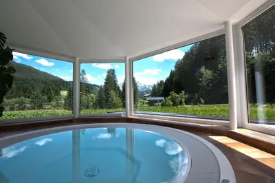 Der Swimmingpool an oder in der Nähe von Berghotel Lämmerhof