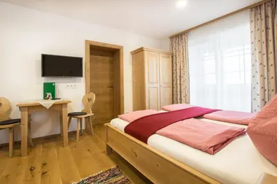 Ein Bett oder Betten in einem Zimmer der Unterkunft Ferienhof HINTERSTRASSER