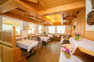 Ein Sitzbereich in der Unterkunft Hotel Vierjahreszeiten