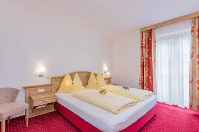 Ein Bett oder Betten in einem Zimmer der Unterkunft Hotel - Pension Ötzmooshof