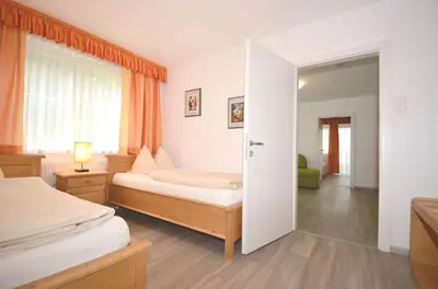 Ein Bett oder Betten in einem Zimmer der Unterkunft Landhotel Post Ebensee am Traunsee ***S