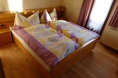 Ein Bett oder Betten in einem Zimmer der Unterkunft Haus Hönegger