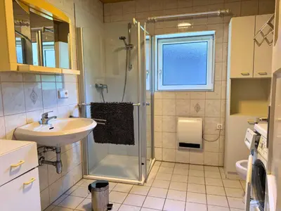 Ein Badezimmer in der Unterkunft Haus im Grünen, Ruhe, großer eingezäunter Garten - ideal für Familien und Hunde