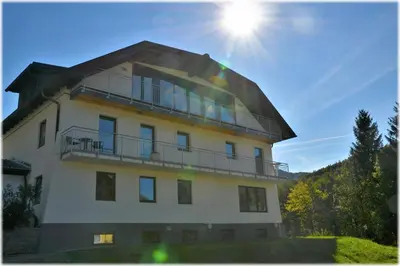 Das Gebäude in dem sich die Ferienwohnung befindet