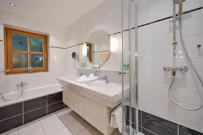 Ein Badezimmer in der Unterkunft Hotel am Sonnenhügel
