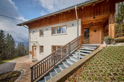 Das Gebäude in dem sich die Ferienwohnung befindet