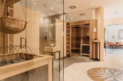Ein Badezimmer in der Unterkunft Hotel AlpenSchlössl