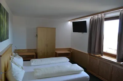 Ein Bett oder Betten in einem Zimmer der Unterkunft Gasthof Alte Tanne
