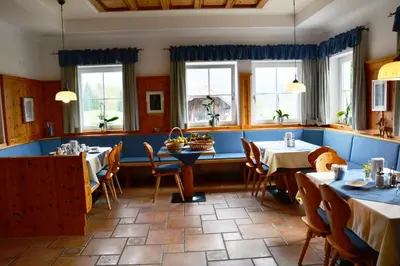 Ein Restaurant oder anderes Speiselokal in der Unterkunft Apart-Pension Wesenauerhof