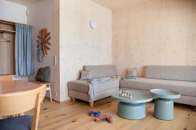 Ein Sitzbereich in der Unterkunft biYou Ecoquartier in den Bergen