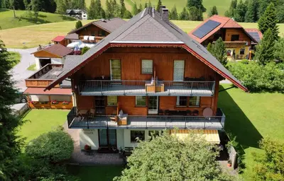 Das Gebäude in dem sich die Ferienwohnung befindet