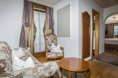 Ein Sitzbereich in der Unterkunft Villa Anzengruber