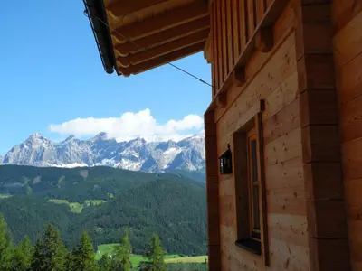 Ein allgemeiner Bergblick oder ein Berglick von des Chalets aus