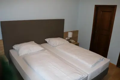 Ein Bett oder Betten in einem Zimmer der Unterkunft Gasthof Goldene Traube