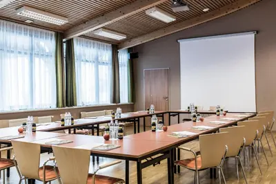 Der Geschäftsbereich oder Konferenzraum in der Unterkunft JUFA Hotel Grundlsee