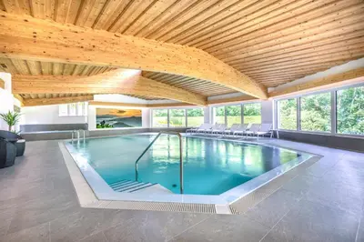 Der Swimmingpool an oder in der Nähe von Hotel Forellenhof