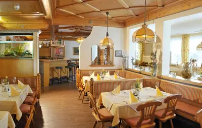 Ein Restaurant oder anderes Speiselokal in der Unterkunft Panoramahotel Gürtl
