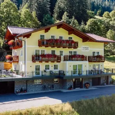 4 Mountains Apartments