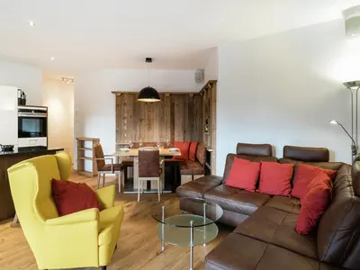 Ein Sitzbereich in der Unterkunft Chalet in Sankt Johann near Ski Slopes