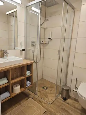 Ein Badezimmer in der Unterkunft Gasthof - Restaurant Löcker