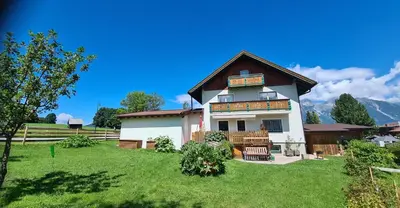 Ein Garten an der Unterkunft Haus Hubertusheim
