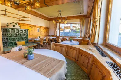 Ein Sitzbereich in der Unterkunft Hotel Ramsauhof B&B Pool & Wellness