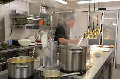 Küche/Küchenzeile in der Unterkunft Landgasthof Buchner