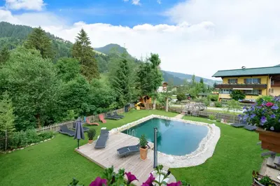 Ein allgemeiner Bergblick oder ein Berglick von der Ferienwohnung aus
