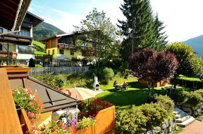 Ein allgemeiner Bergblick oder ein Berglick von der Pension aus
