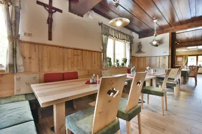 Ein Sitzbereich in der Unterkunft Landgasthof Jagawirt