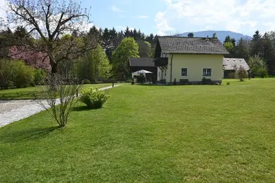 Ein Garten an der Unterkunft Ferienhaus Humer