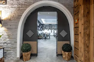 Ein Restaurant oder anderes Speiselokal in der Unterkunft Hotel Post by keyone