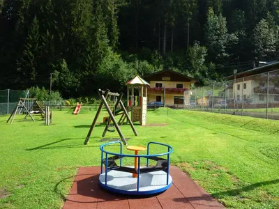 Ein Kinderspielbereich in der Unterkunft Vronis Landhaus Apartments