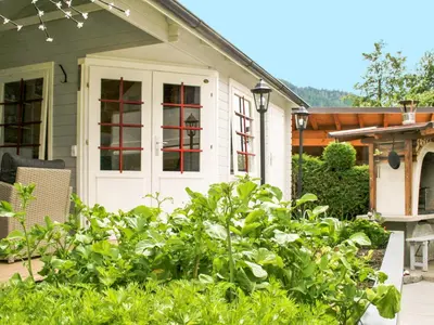 Ein Garten an der Unterkunft Apartment Poldi by Interhome