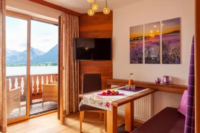 Ein allgemeiner Bergblick oder ein Berglick von der Pension aus