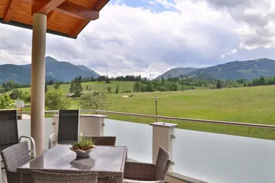 Ein allgemeiner Bergblick oder ein Berglick von der Ferienwohnung aus