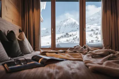 Ein allgemeiner Bergblick oder ein Berglick von des Hotels aus