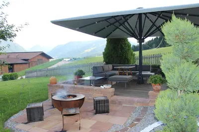 Ein allgemeiner Bergblick oder ein Berglick von der Ferienwohnung aus
