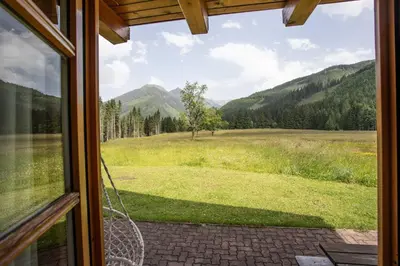 Ein allgemeiner Bergblick oder ein Berglick von der Ferienwohnung aus