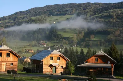Ein allgemeiner Bergblick oder ein Berglick von des Chalets aus