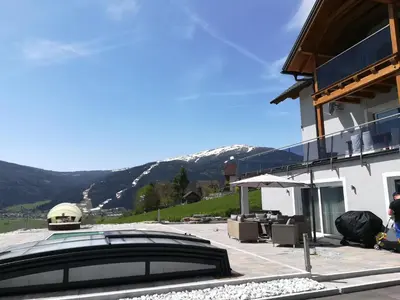 Ein allgemeiner Bergblick oder ein Berglick von der Ferienwohnung aus