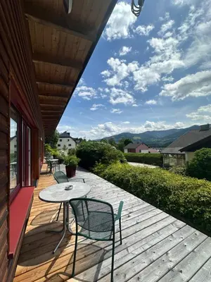 Ein allgemeiner Bergblick oder ein Berglick von des Hotels aus