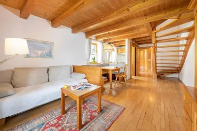 Ein Sitzbereich in der Unterkunft MAYER - Wirtshaus und Dorfhotel
