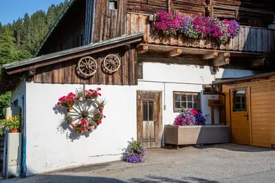 Das Gebäude in dem sich the country house befindet