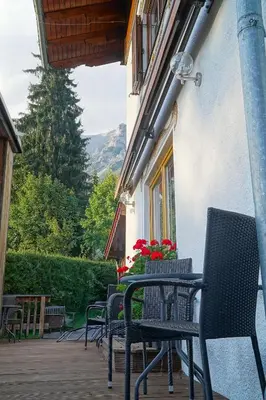 Ein allgemeiner Bergblick oder ein Berglick von der Pension aus
