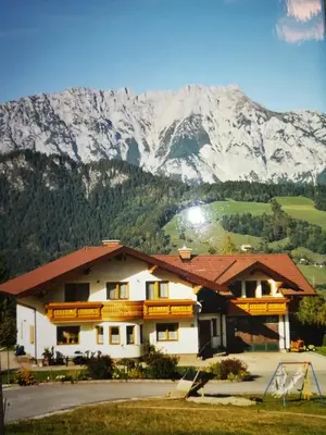 Ein allgemeiner Bergblick oder ein Berglick von der Ferienwohnung aus