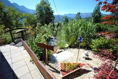 Ein allgemeiner Bergblick oder ein Berglick von der Ferienwohnung aus
