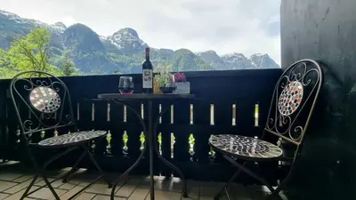 Ein allgemeiner Bergblick oder ein Berglick von der Ferienwohnung aus