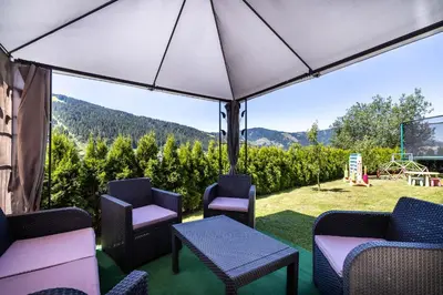Ein allgemeiner Bergblick oder ein Berglick von der Ferienwohnung aus