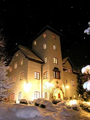 Aparthotel Schloss Thannegg im Winter